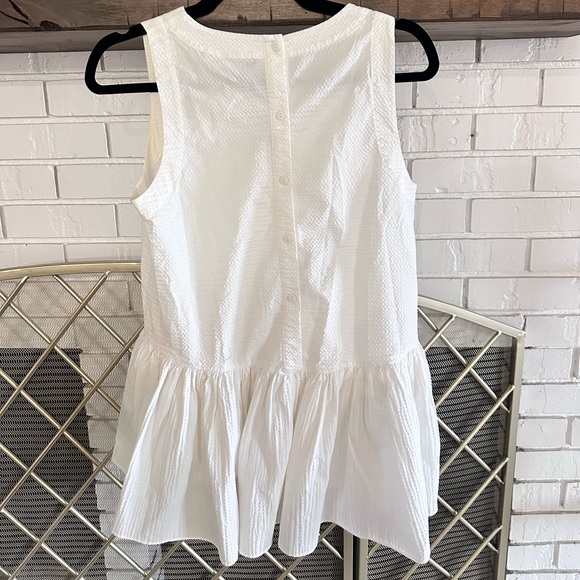 Simple white button down tank - Picture 2 of 2